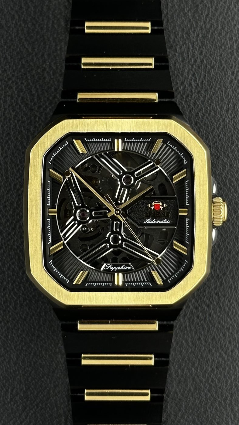 Orient Esqueleto Automático Preto e Dourado Quadrado