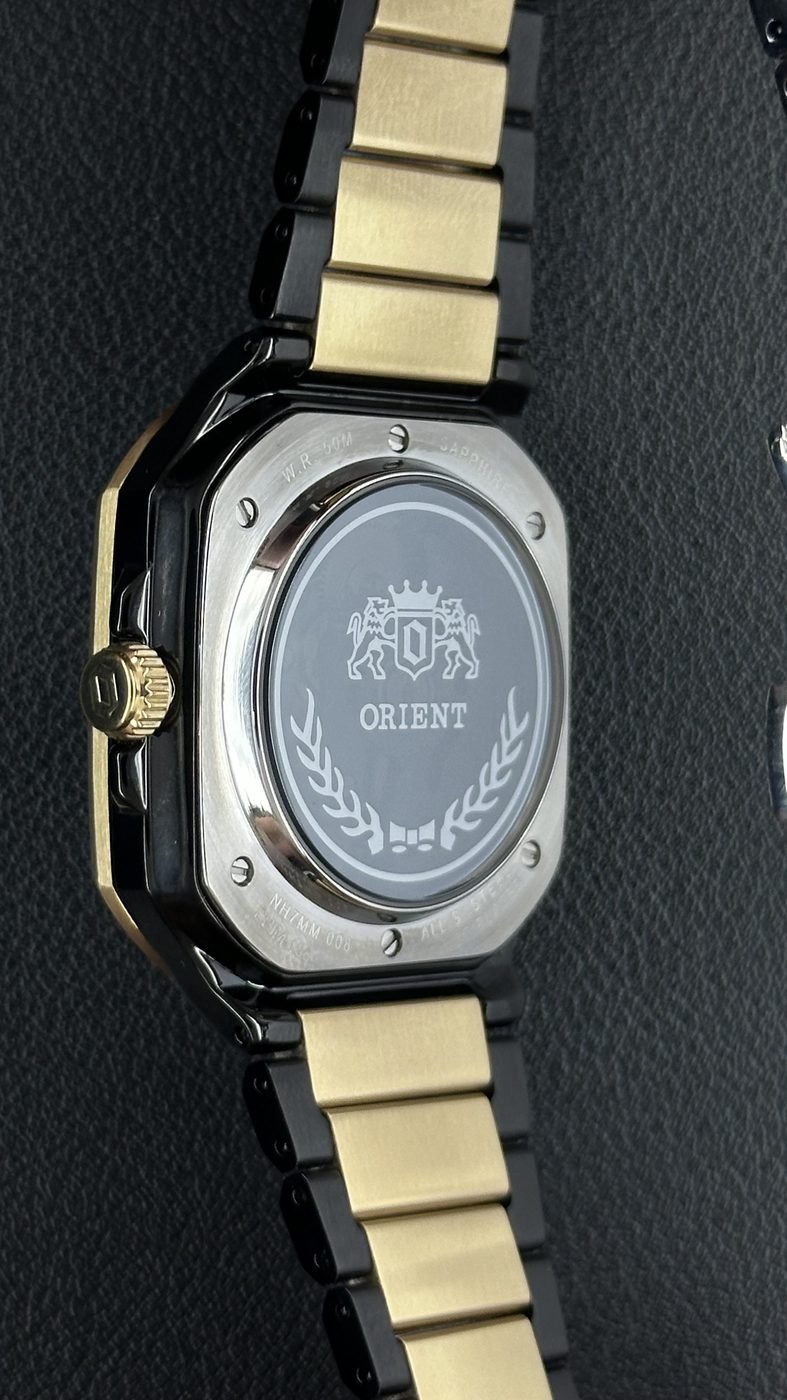 Orient Esqueleto Automático Preto e Dourado Quadrado