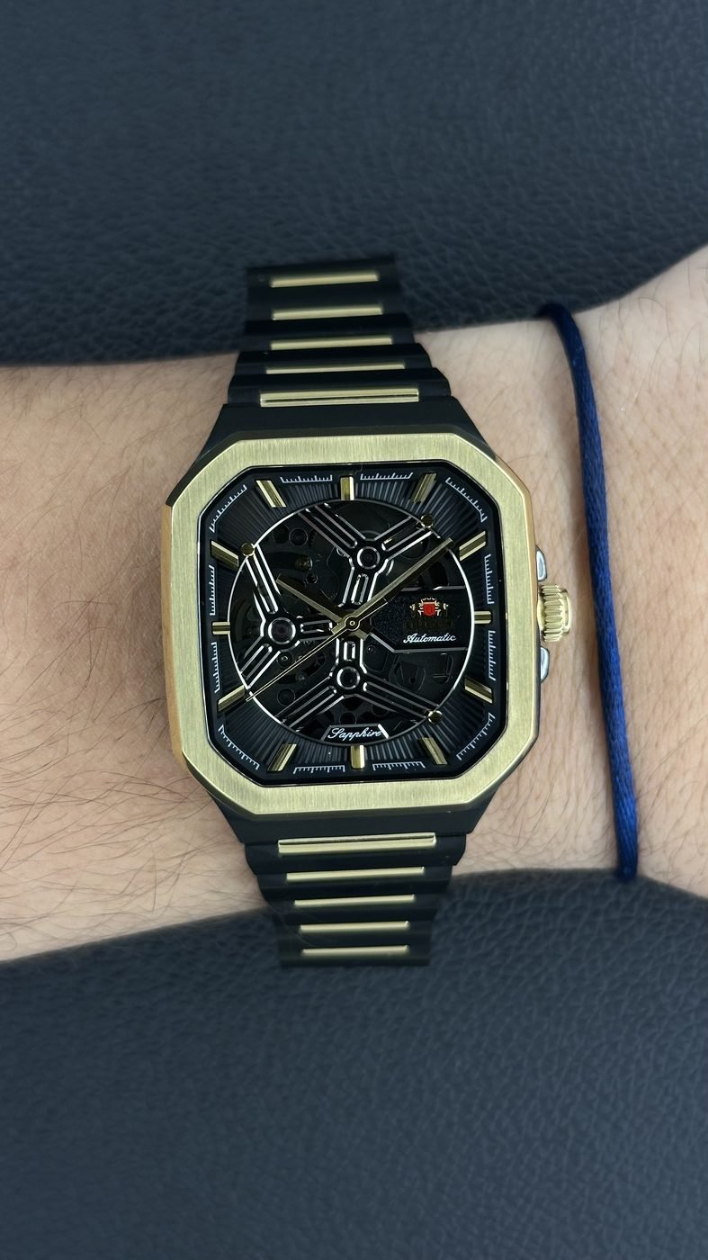 Orient Esqueleto Automático Preto e Dourado Quadrado