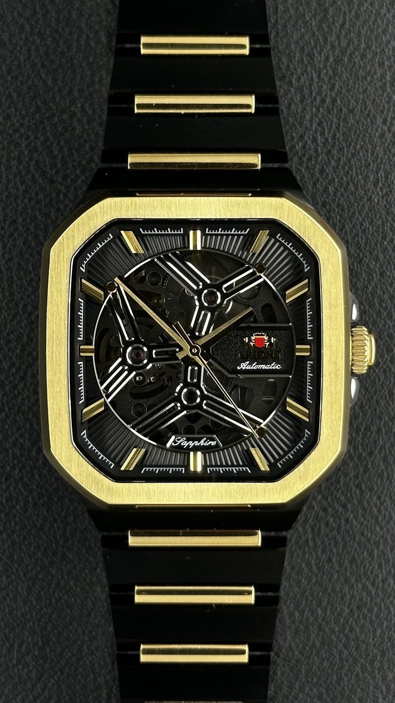 Orient Esqueleto Automático Preto e Dourado Quadrado