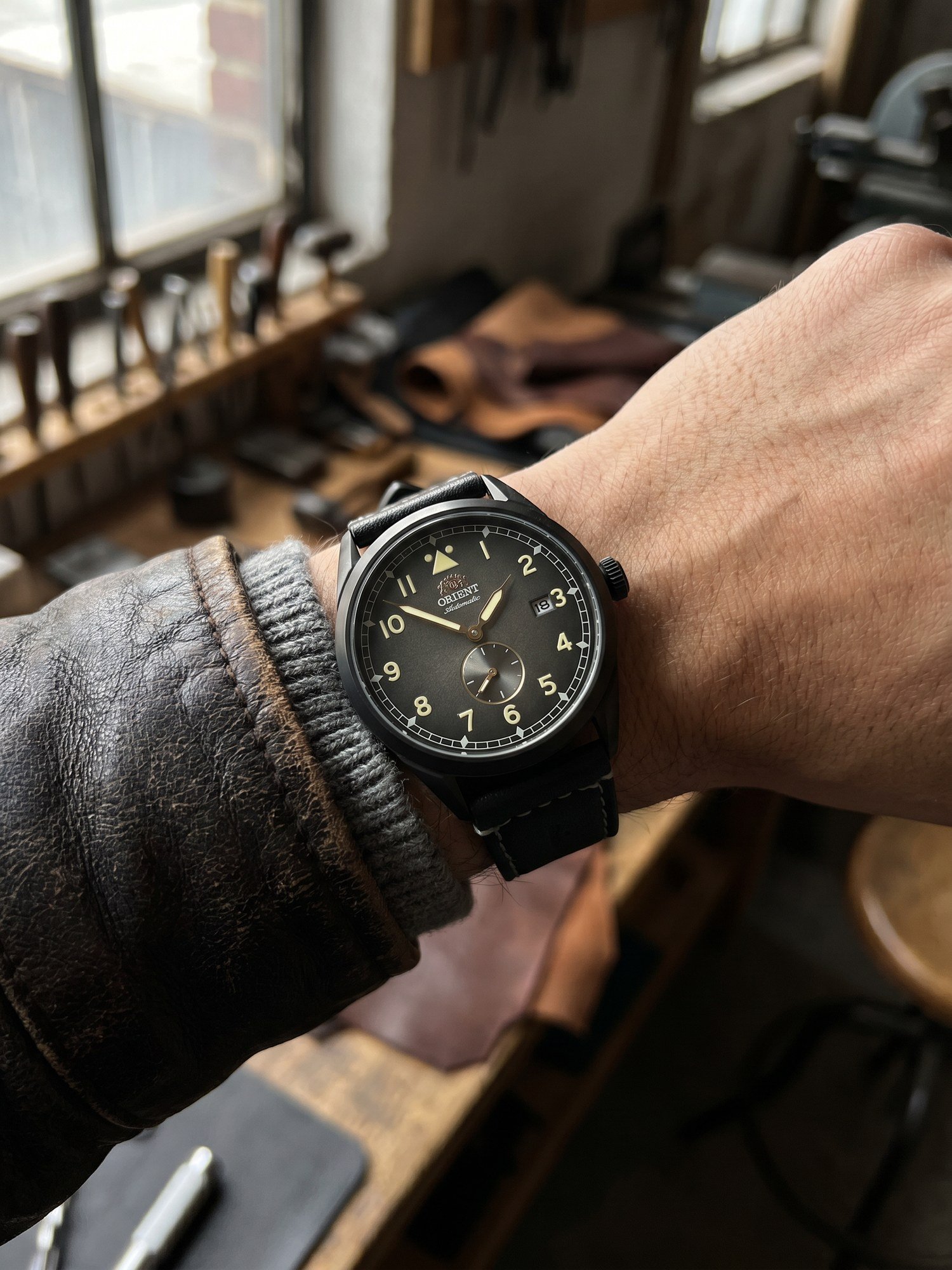 Orient Special Calibers Pilot Automático Preto e Dourado Couro