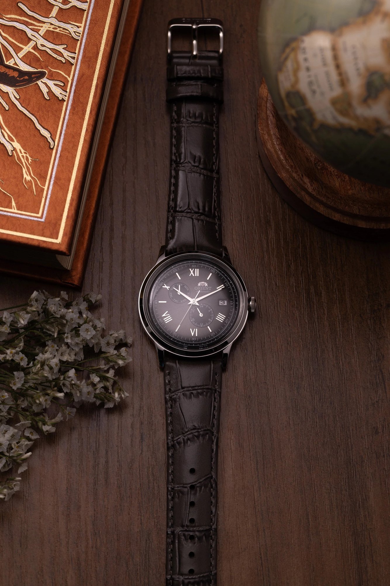 Orient Bambino V2 Automático Multifunção Cinza Numerais Romanos Couro