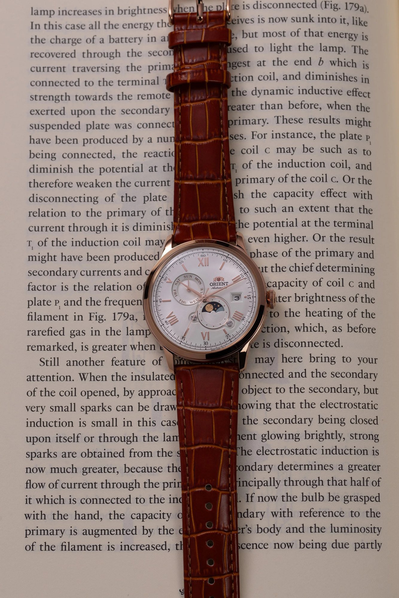 Orient Bambino V9 Sun & Moon Automático Branco e Rosé Gold Couro